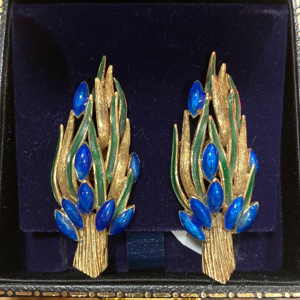 Chanel RARE vintage 14k solid gold with enamel clip on earrings AUTHENTIC